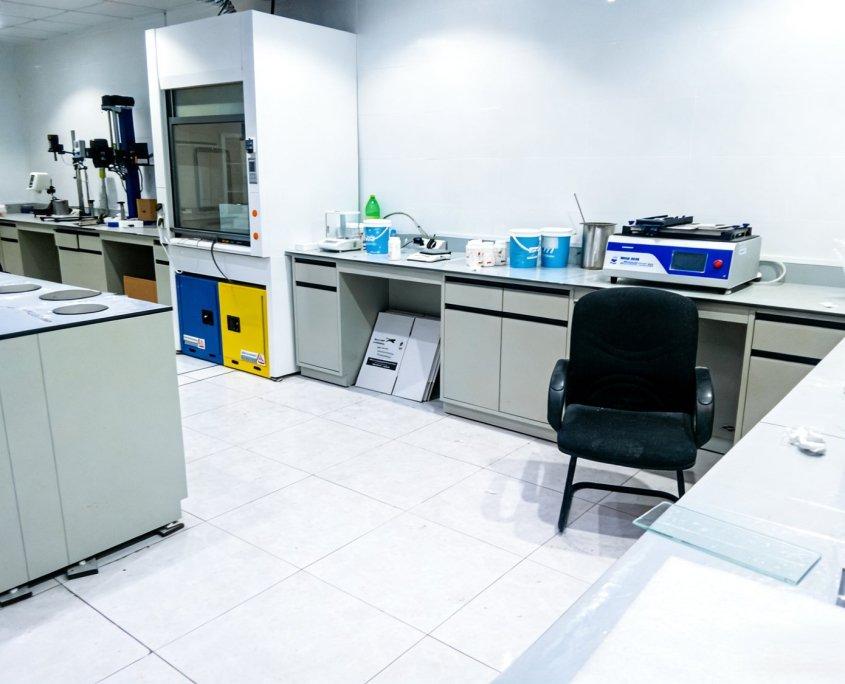 Estación de trabajo de laboratorio Integrated Modern Lab