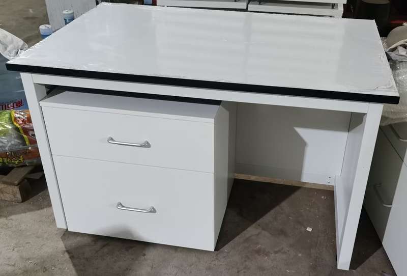 Laborarbeitsplätze für die Fabrikmontage in Kirgisistan
