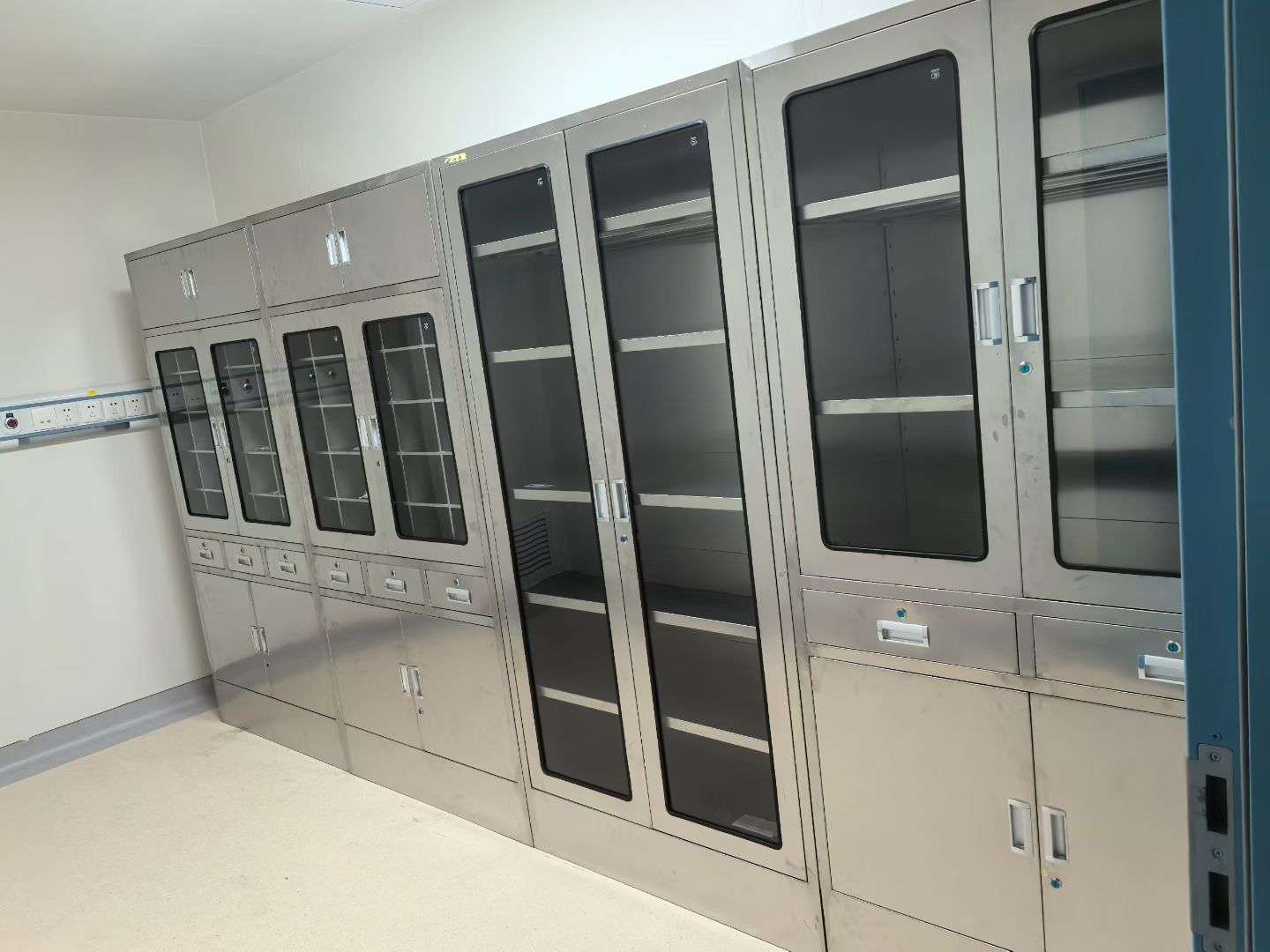 microbiology-laboratory-furniture