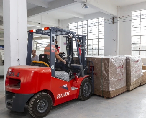 zhlabs-factory-warehouse-forklift-loading-lab-countertop-panels zhlabs-factory-warehouse-forklift-loading-lab-countertop-panels